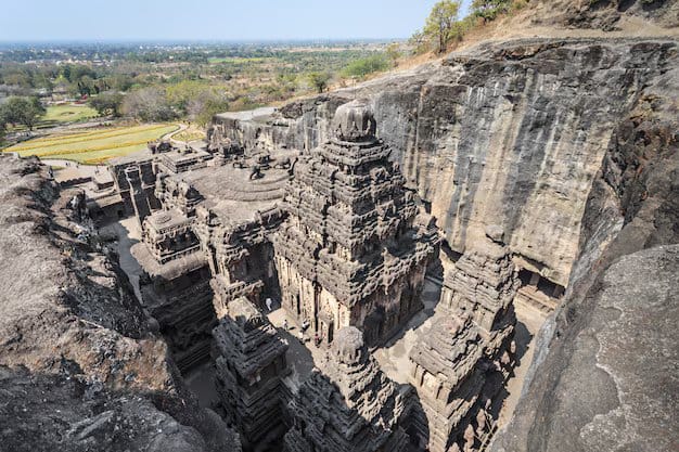 kailas-temple-ellora_78361-4677
