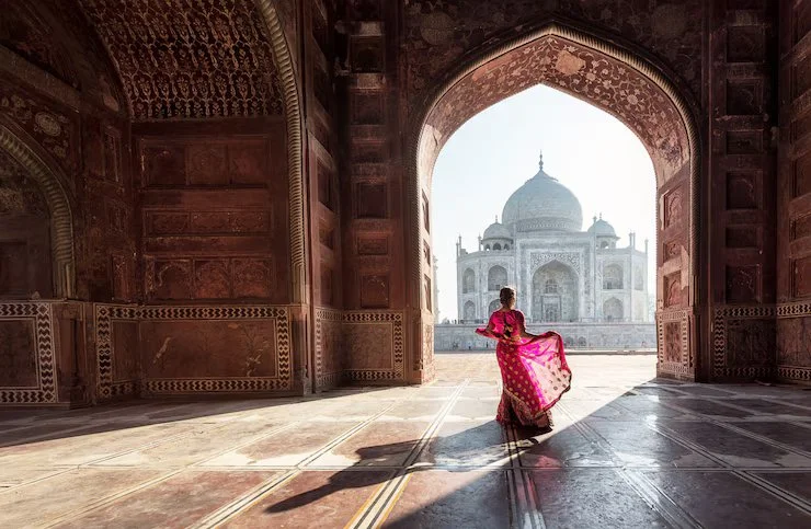 woman-red-saree-sari-taj-mahal