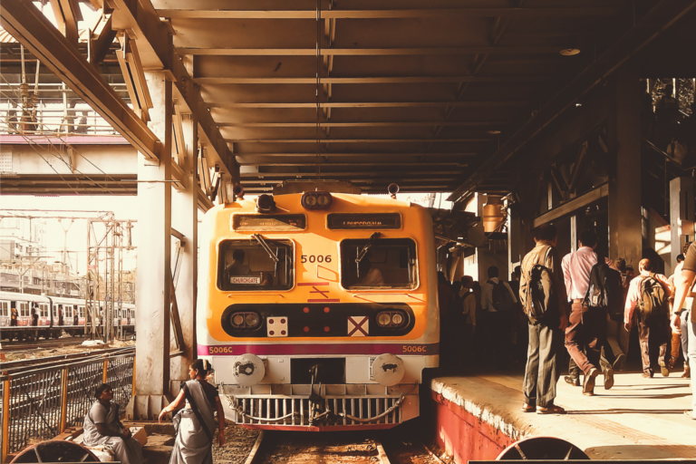 Read more about the article Navigating India’s Public Transport: A Guide for Tourists