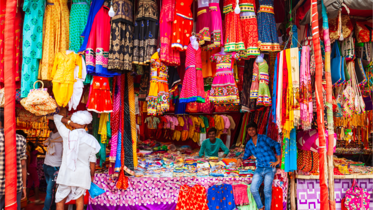 Read more about the article India’s Best Shopping Destinations: From Bazaars to Luxury Malls