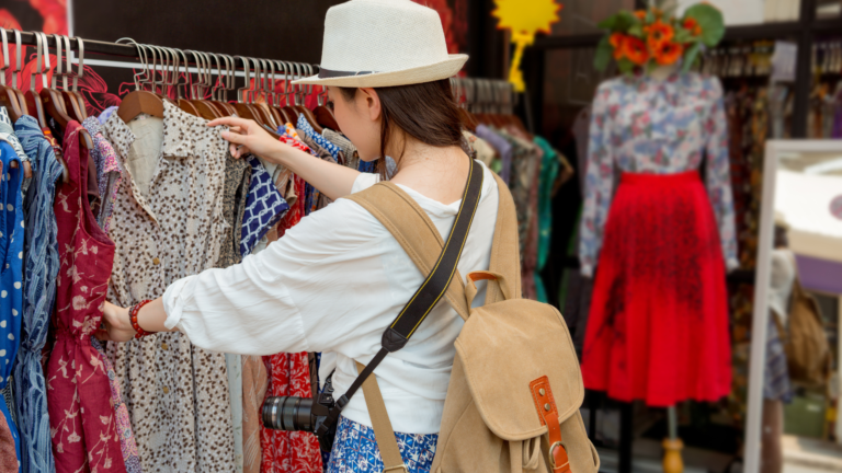 Read more about the article India’s Best Street Markets: Where to Shop for Local Treasures