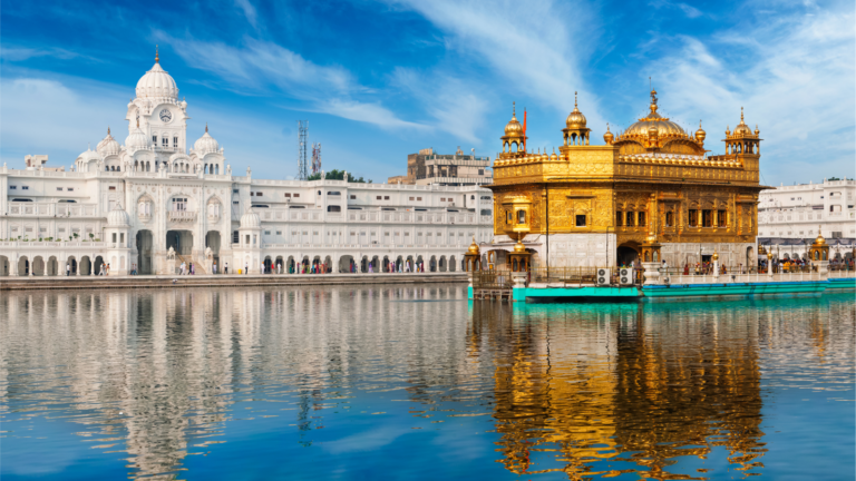 Read more about the article India’s Iconic Temples: A Spiritual Journey Through Sacred Sites