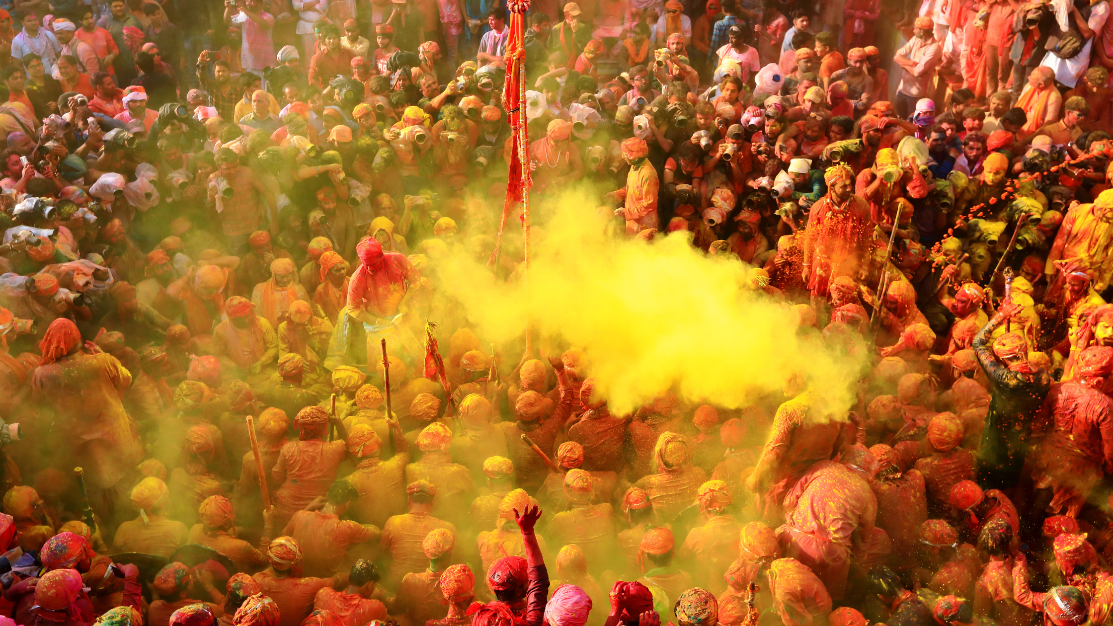 You are currently viewing India’s Festivals of Colors: A Guide to Holi for First-Time Visitors